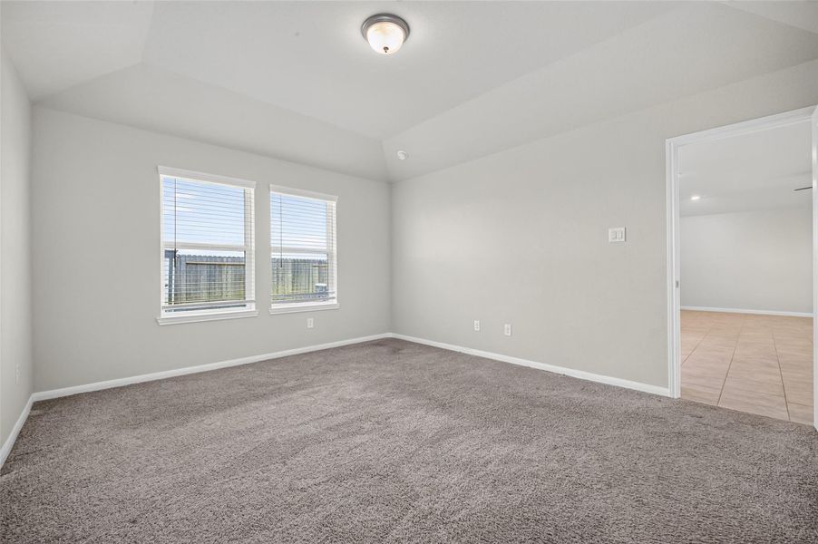 Spacious, unfurnished interior of a new home in , Texas City (Image 39).