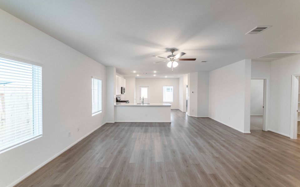 Spacious, unfurnished interior of a new home in Briarwood, Elgin (Image 8).