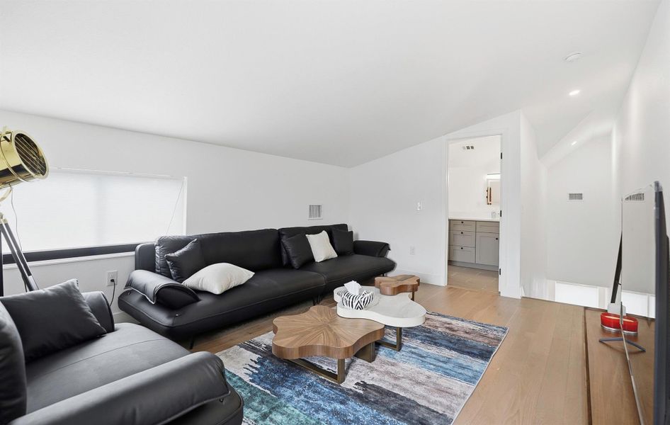 Flex room - third floor