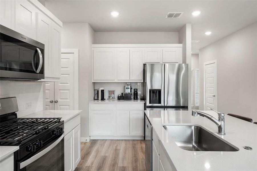 Furnished interior view inside a new home in Eastridge, McKinney (Image 9).