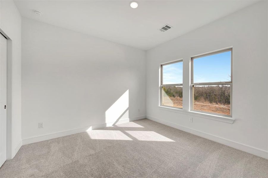 Spacious, unfurnished interior of a new home in Heath Golf & Yacht Villas, Heath (Image 24).