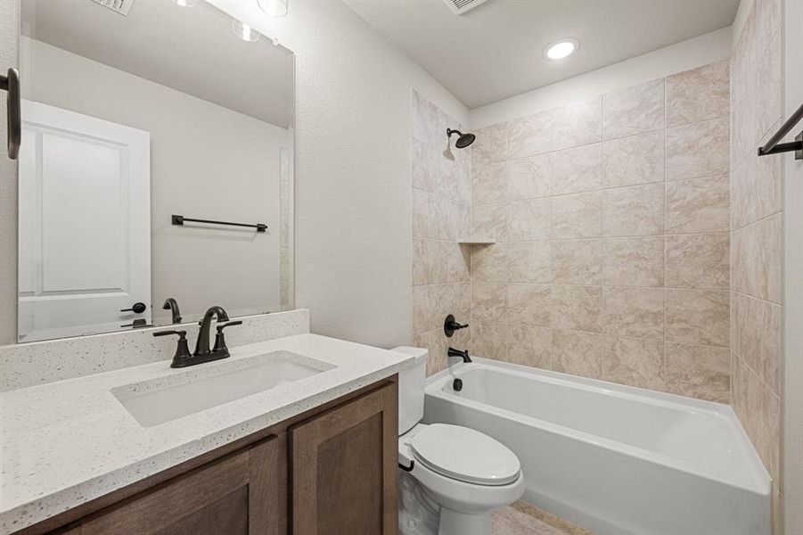 Furnished interior view inside a new home in Sable Creek, Sanger (Image 8).