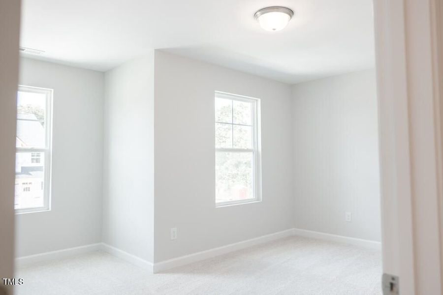 Spacious, unfurnished interior of a new home in Gregory Village, Lillington (Image 95).