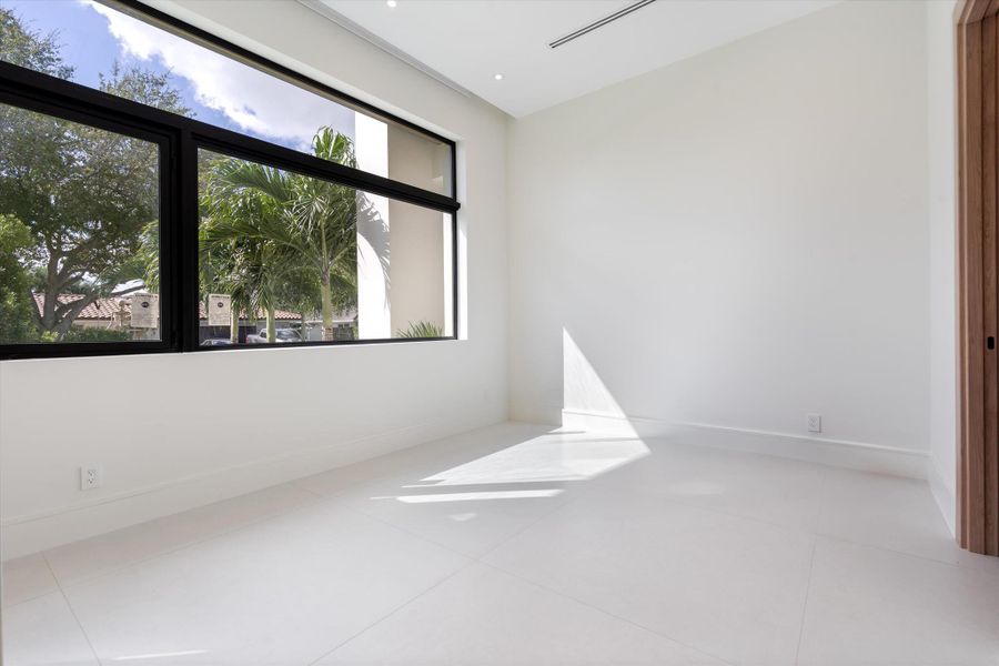 Spacious, unfurnished interior of a new home in , Fort Lauderdale (Image 22). Spacious, unfurnished interior of a new home in , Fort Lauderdale (Image 22).