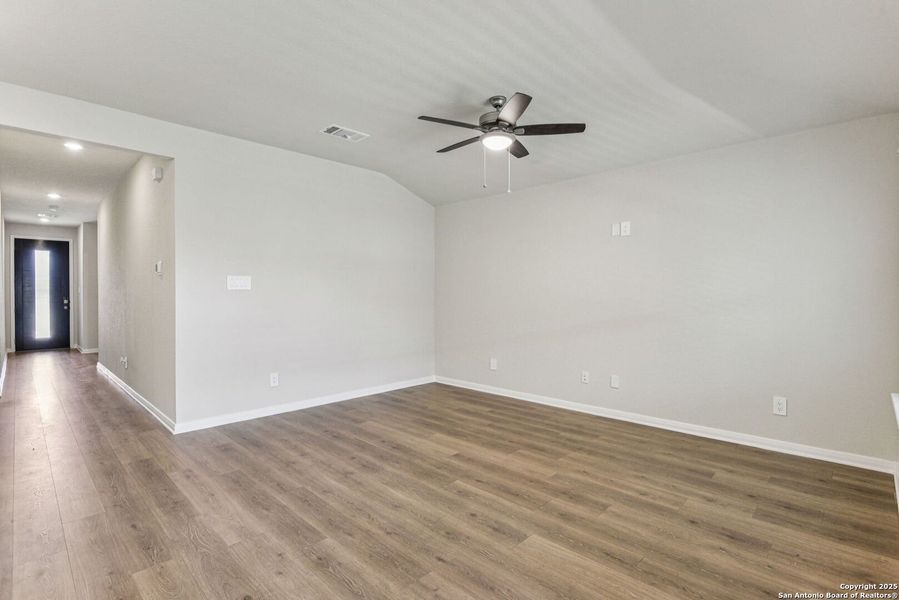 Spacious, unfurnished interior of a new home in Remington Ranch, San Antonio (Image 18).