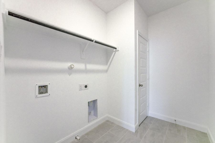 Spacious, unfurnished interior of a new home in Townsen Landing, Humble (Image 40).