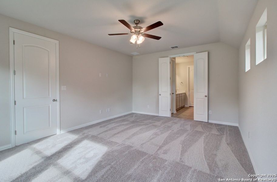 Spacious, unfurnished interior of a new home in Clear Creek, New Braunfels (Image 14). Spacious, unfurnished interior of a new home in Clear Creek, New Braunfels (Image 14).