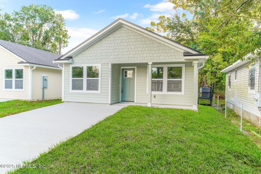 Exterior details and patio area of a home in , Jacksonville (Image 13).