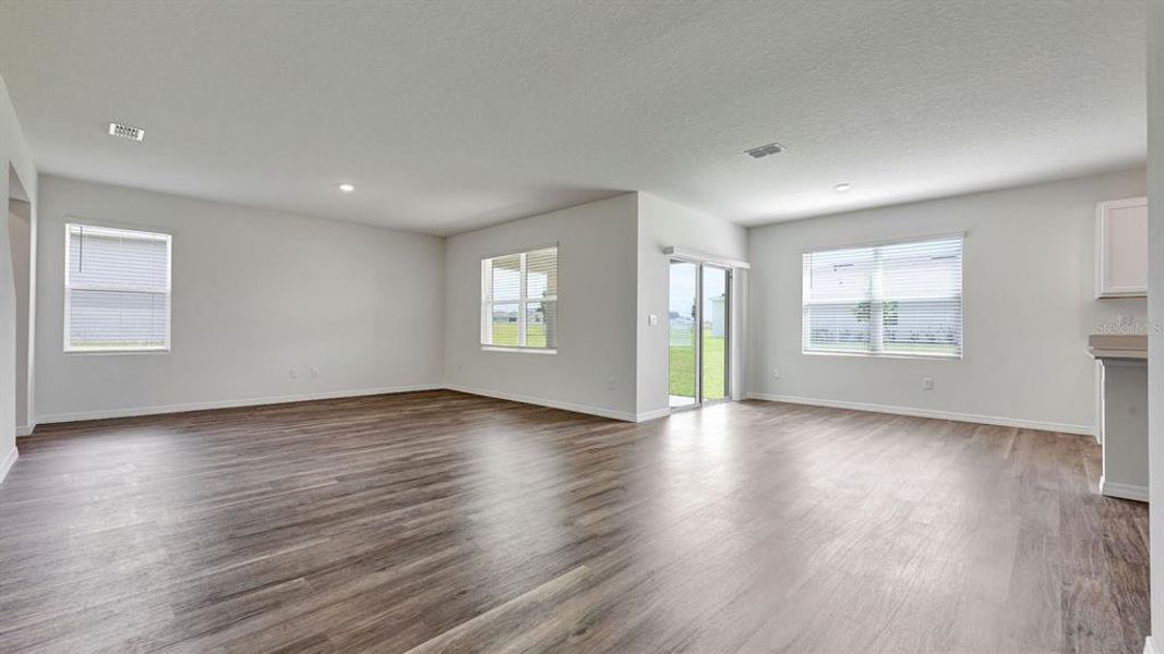 Spacious, unfurnished interior of a new home in , Haines City (Image 15).