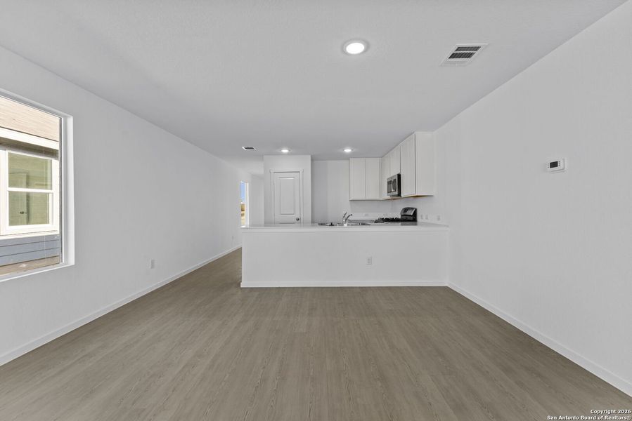 Spacious, unfurnished interior of a new home in , New Braunfels (Image 17).