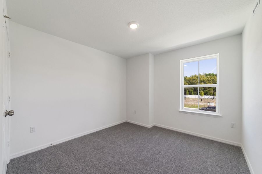 Spacious, unfurnished interior of a new home in Aulin Square, Oviedo (Image 30).