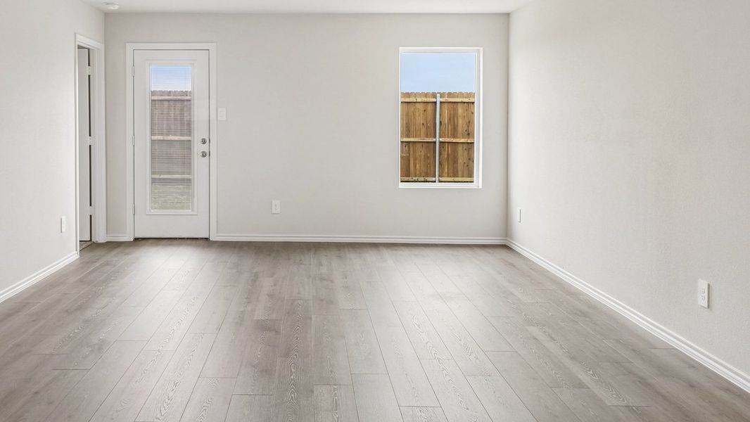 Spacious, unfurnished interior of a new home in Creekside Ranch, Blue Ridge (Image 5).