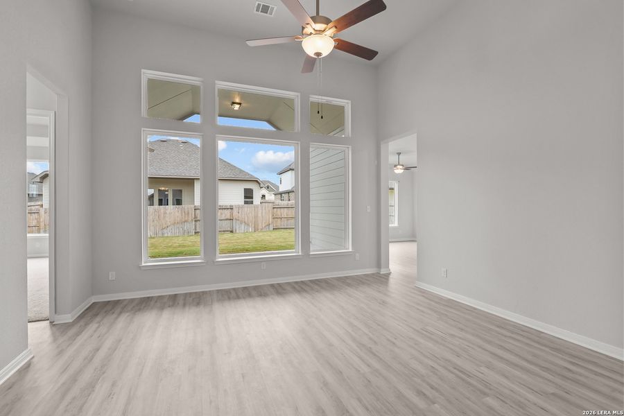 Spacious, unfurnished interior of a new home in Buffalo Crossing, Cibolo (Image 27).