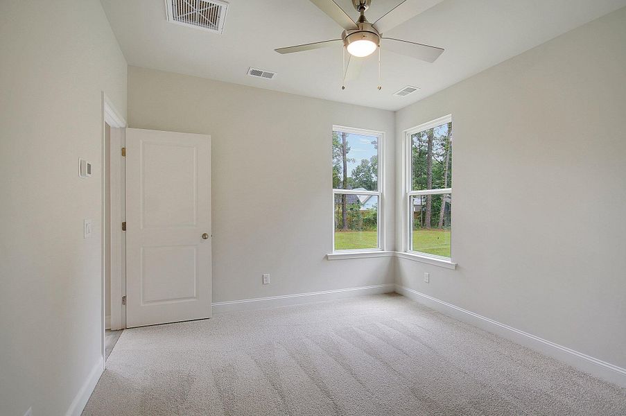 Spacious, unfurnished interior of a new home in Founder's Park, Lincolnville (Image 25).