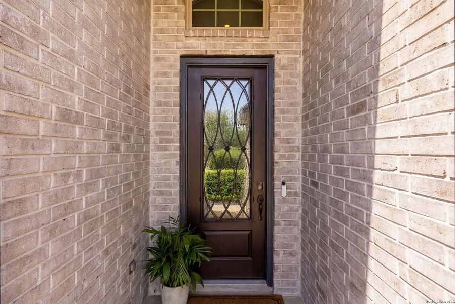Exterior details and patio area of a home in Davis Ranch, San Antonio (Image 24).