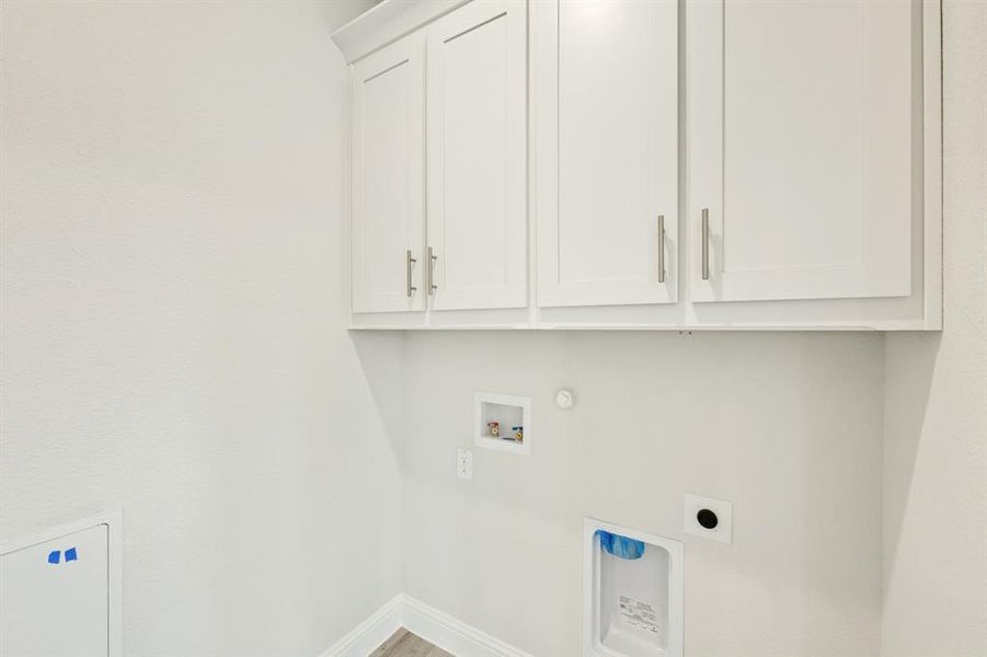 Furnished interior view inside a new home in Ridgepoint, Midlothian (Image 11).