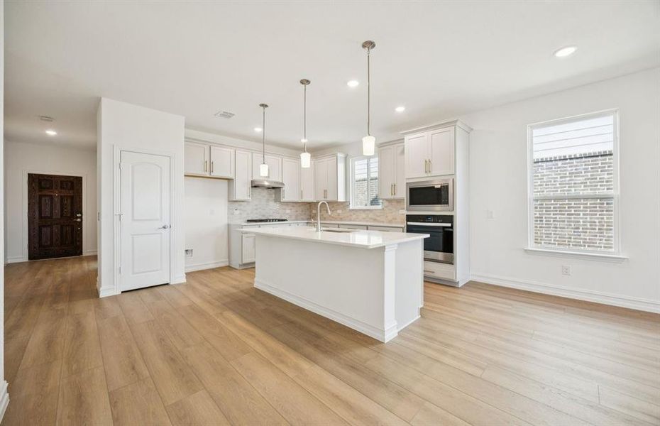 Spacious kitchen with eat-in bartop island