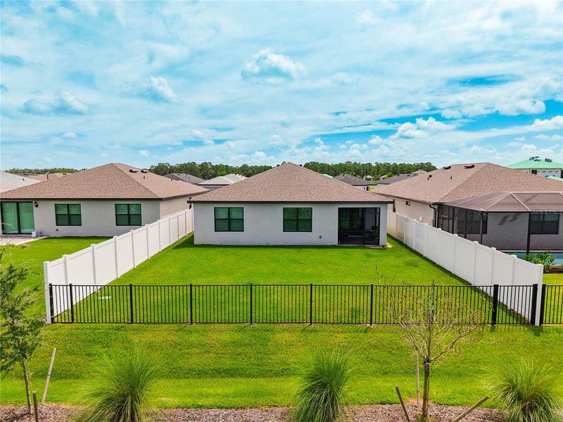 Exterior details and patio area of a home in Caloosa Cove, Labelle (Image 30).