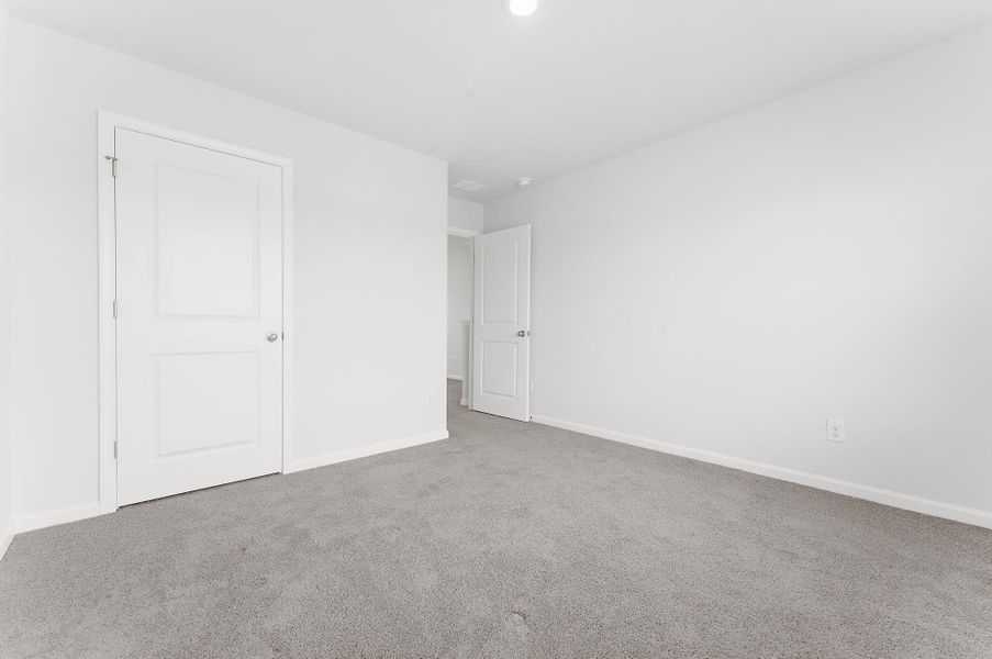 Spacious, unfurnished interior of a new home in , Summerville (Image 27).
