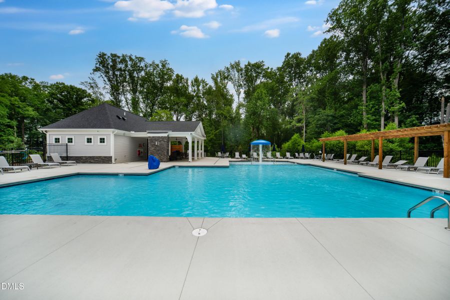 SUN_SherriDowns_Pic_Pool_05