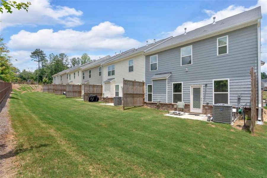 Exterior details and patio area of a home in Park Center Pointe, Austell (Image 28).