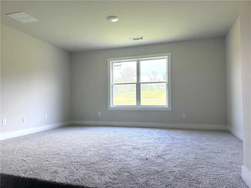 Spacious, unfurnished interior of a new home in Sierra Lake, Cumming (Image 5).