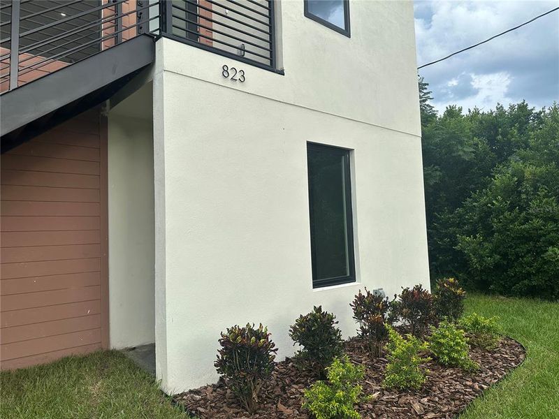 Exterior details and patio area of a home in , Orlando (Image 35).
