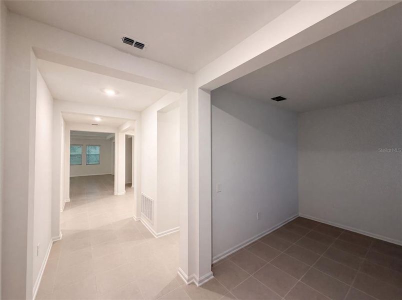 Spacious, unfurnished interior of a new home in Meadow Pointe, Groveland (Image 24).