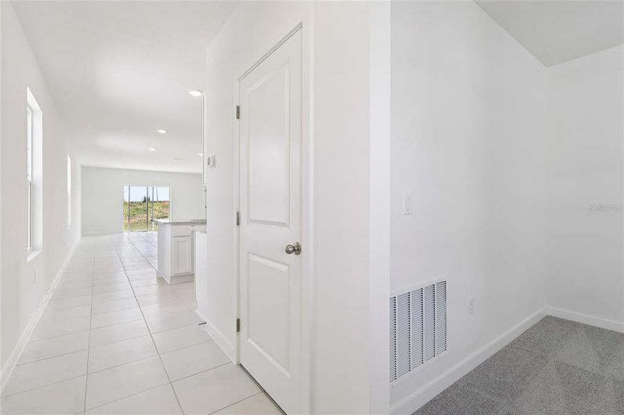 Spacious, unfurnished interior of a new home in Hamilton Bluff, Haines City (Image 19).