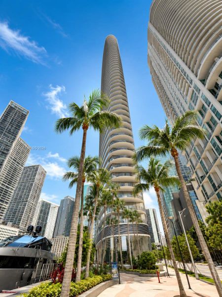 Condo located in Miami, FL showcasing its design and architecture (Image 1). Condo located in Miami, FL showcasing its design and architecture (Image 1).
