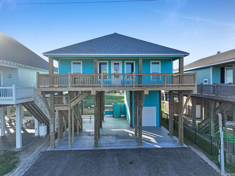 Exterior details and patio area of a home in , Bolivar Peninsula (Image 25).