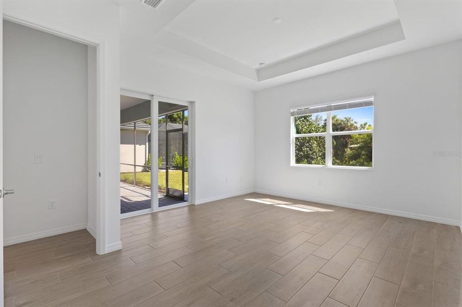 Spacious, unfurnished interior of a new home in Sandy Key, Fort Myers (Image 16).
