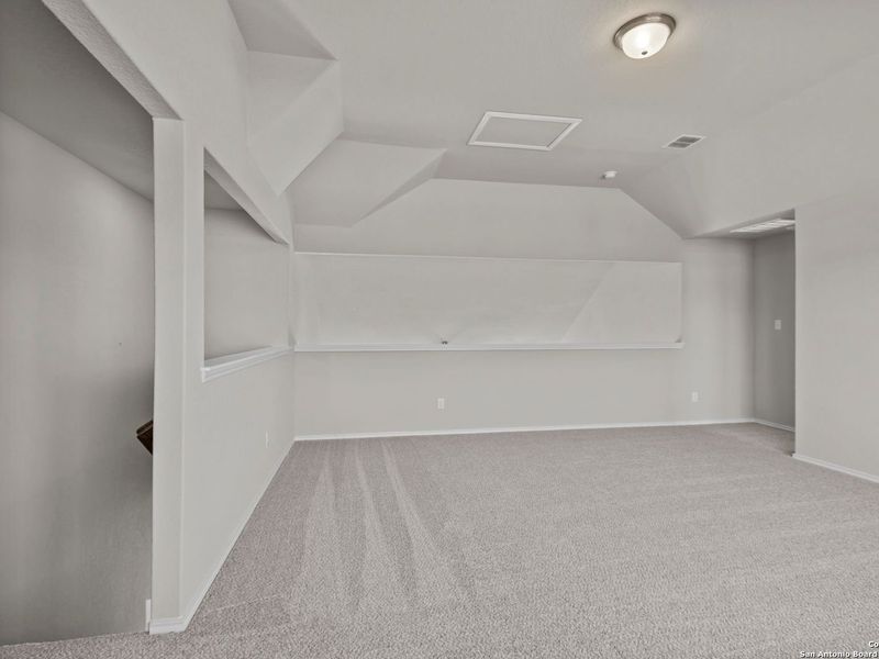 Spacious, unfurnished interior of a new home in Hannah Heights, Seguin (Image 26).