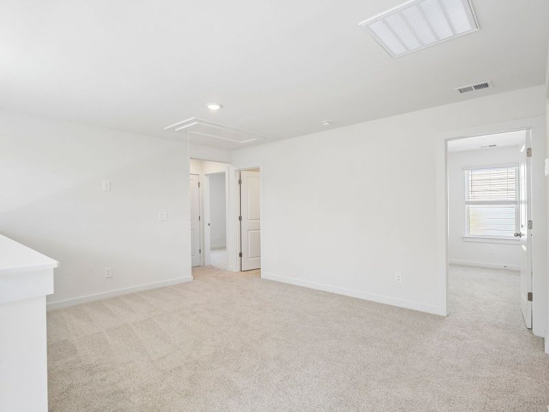 Spacious, unfurnished interior of a new home in Crestview - Ridge Series, Hermitage (Image 10).