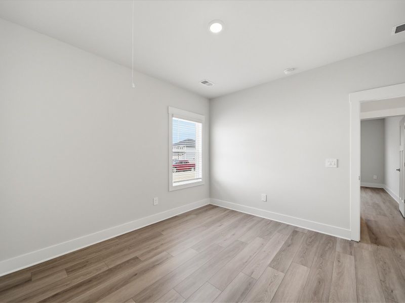 Spacious, unfurnished interior of a new home in Ashby Woods, Boiling Springs (Image 18).