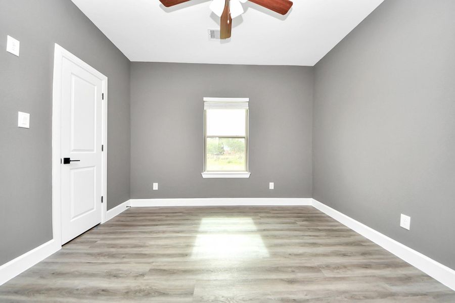 Spacious, unfurnished interior of a new home in , Waller (Image 31).
