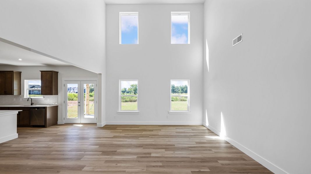 Representative unfurnished interior of a home built from the Lynnbrook by D.R. Horton in Harbor Crest, Ooltewah (Image 19).