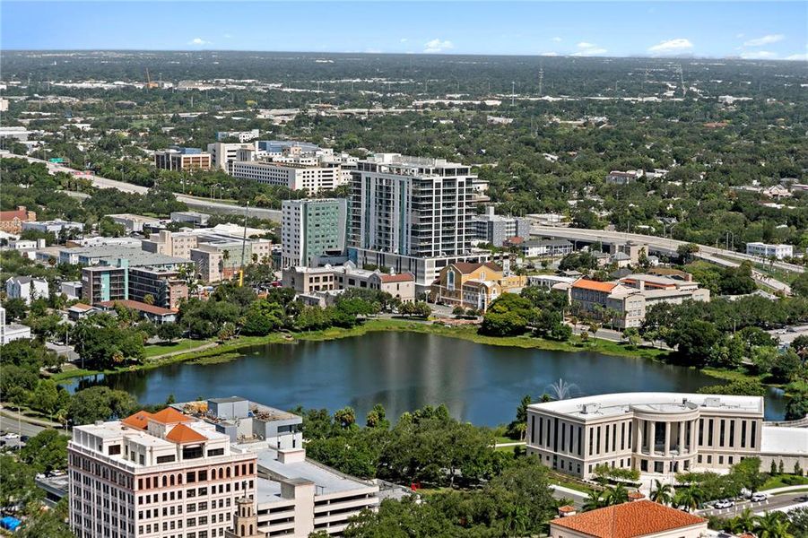 Condo located in St. Petersburg, FL showcasing its design and architecture (Image 40).