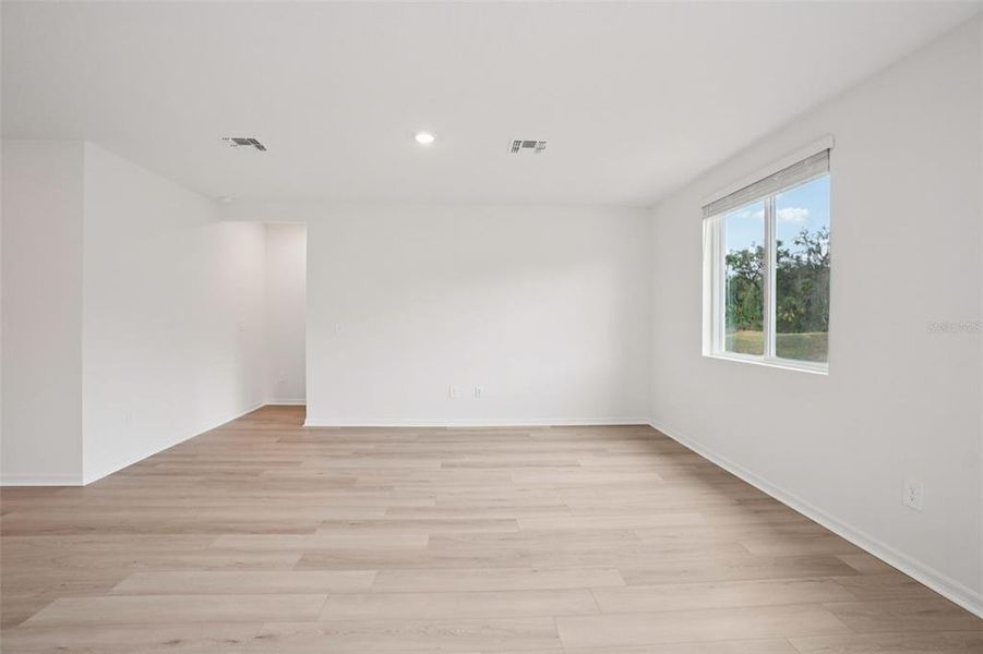 Spacious, unfurnished interior of a new home in Leyland Preserve - Classic Series, Brooksville (Image 26).