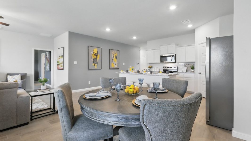 Furnished interior view inside a new home in Saratoga, Granbury (Image 12). Furnished interior view inside a new home in Saratoga, Granbury (Image 12).