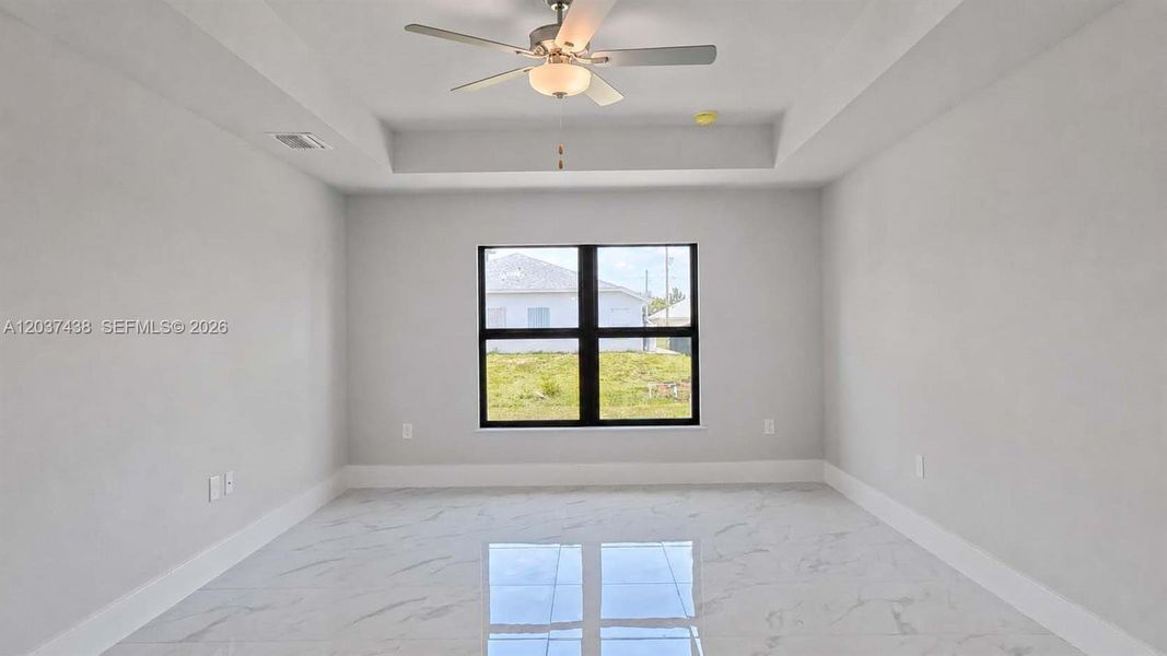 Spacious, unfurnished interior of a new home in , Lehigh Acres (Image 38).