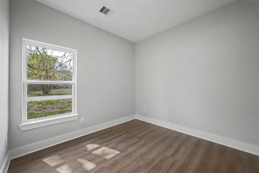 Spacious, unfurnished interior of a new home in , Dickinson (Image 21).