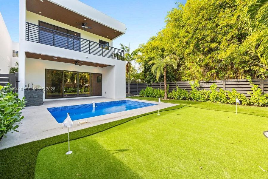 Exterior details and patio area of a home in , Fort Lauderdale (Image 40). Exterior details and patio area of a home in , Fort Lauderdale (Image 40).