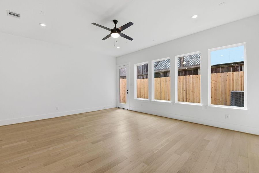 Spacious, unfurnished interior of a new home in , Houston (Image 24).