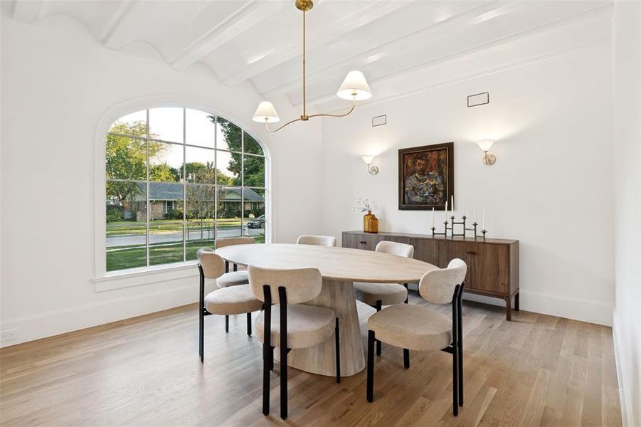 Furnished interior view inside a new home in , Richardson (Image 6).