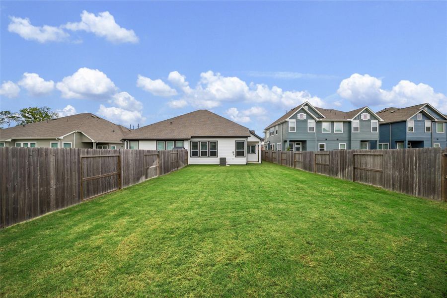 Exterior details and patio area of a home in , Missouri City (Image 19).
