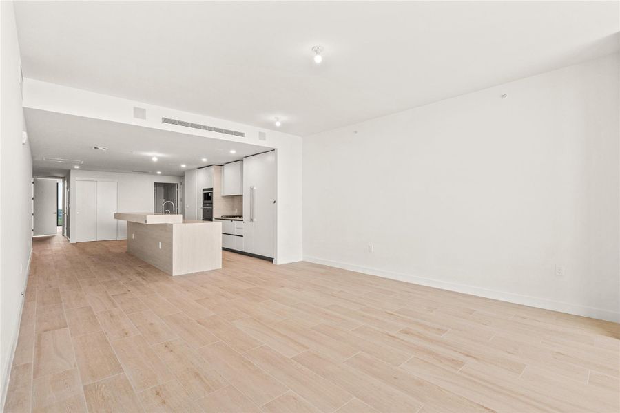 Spacious, unfurnished interior of a new home in , Pompano Beach (Image 19).