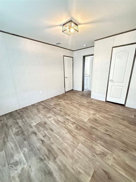 Spacious, unfurnished interior of a new home in , Paris (Image 14).