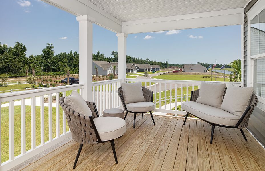 Upstairs Balcony with access from loft provides a fun outdoor hang out with friends.