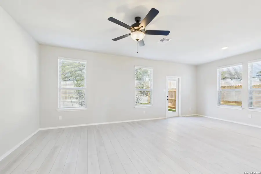 Spacious, unfurnished interior of a new home in Meadows at Oak Creek, San Antonio (Image 16).
